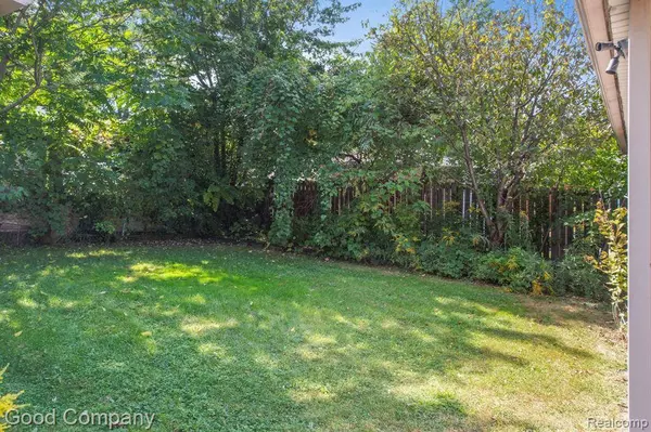 253 REDWOOD Drive, Troy, MI 48083