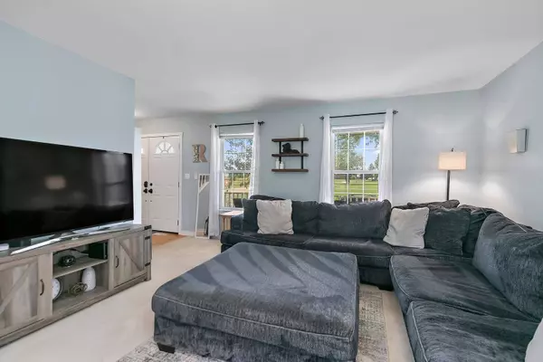 701 W Benham ST, Kirkland, IL 60146