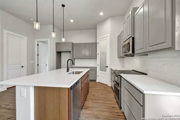 1730 COTTONWOOD RD, Fischer, TX 78623