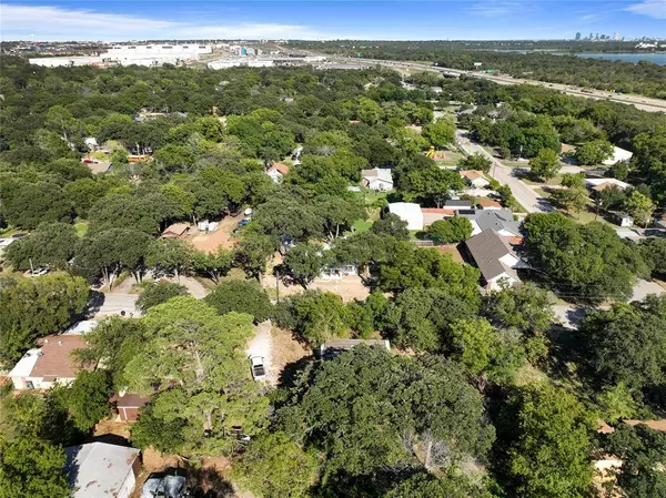 2909 Huron Trail, Lake Worth, TX 76135