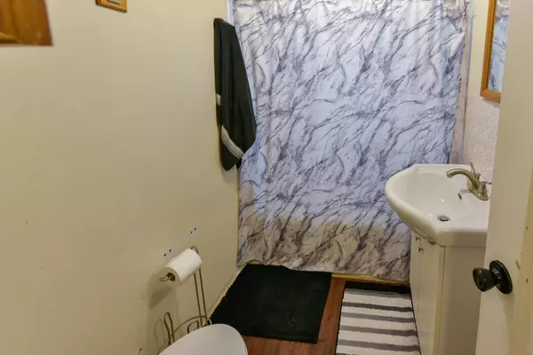 3648 S 47th St, Greenfield, WI 53220