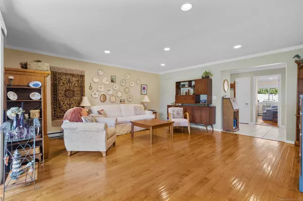 255 Strawberry Hill Avenue #F2, Stamford, CT 06902