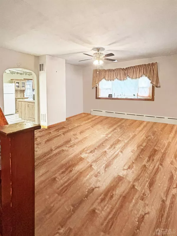 14 Heston AVE, Sayreville, NJ 08879