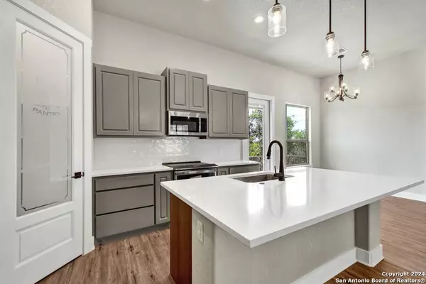 1730 COTTONWOOD RD, Fischer, TX 78623