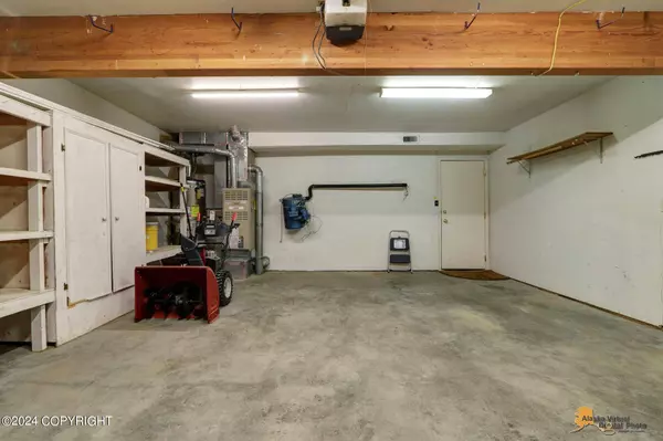 18671 Kings Point CIR, Eagle River, AK 99577