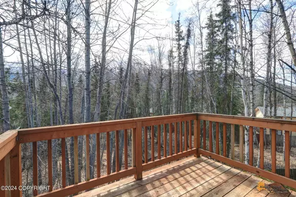 18671 Kings Point CIR, Eagle River, AK 99577