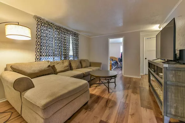 3648 S 47th St, Greenfield, WI 53220