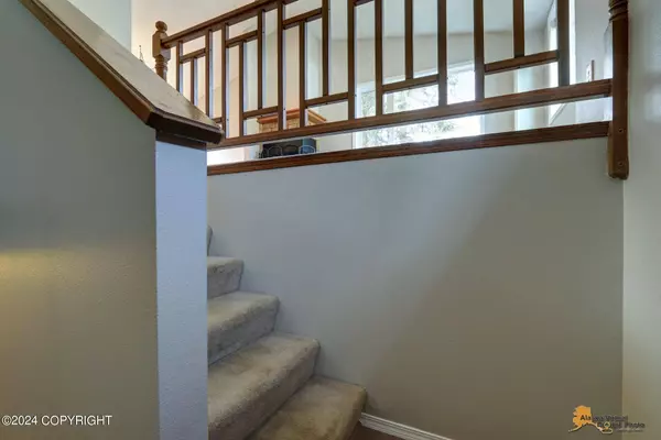 18671 Kings Point CIR, Eagle River, AK 99577