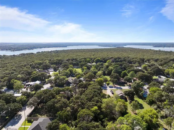 2909 Huron Trail, Lake Worth, TX 76135