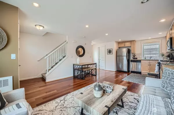 858 NE 92nd ST, Seattle, WA 98115