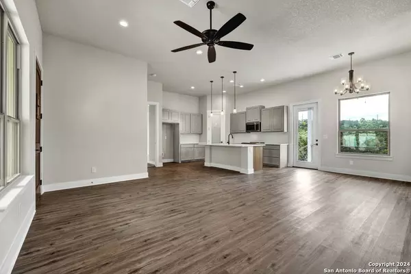 1730 COTTONWOOD RD, Fischer, TX 78623