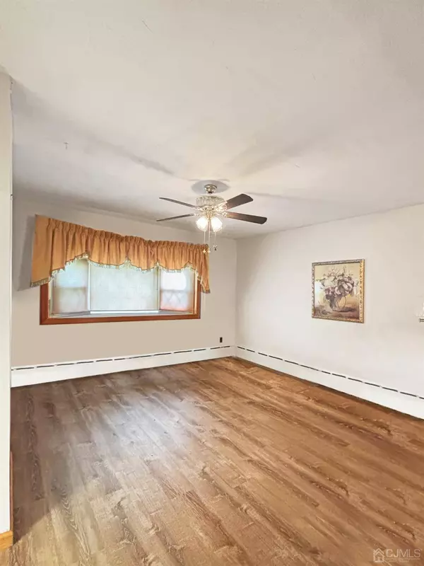 14 Heston AVE, Sayreville, NJ 08879