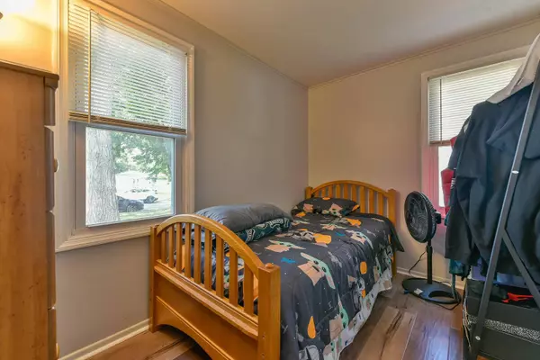 3648 S 47th St, Greenfield, WI 53220