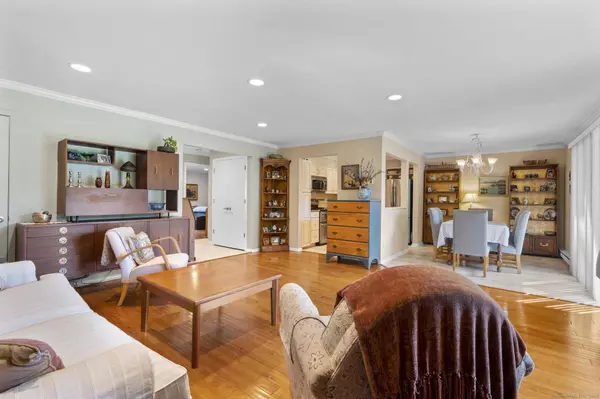 255 Strawberry Hill Avenue #F2, Stamford, CT 06902