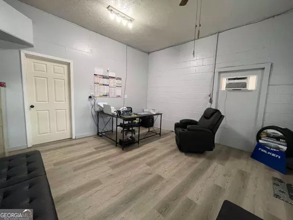 9 East AVE, Mcrae-helena, GA 31055