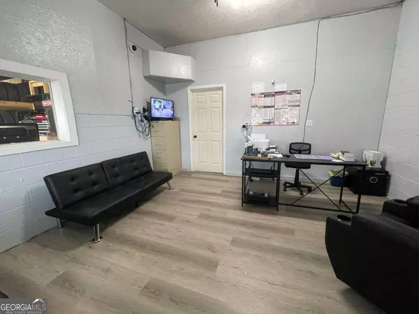 9 East AVE, Mcrae-helena, GA 31055