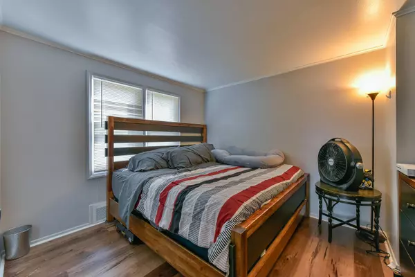 3648 S 47th St, Greenfield, WI 53220