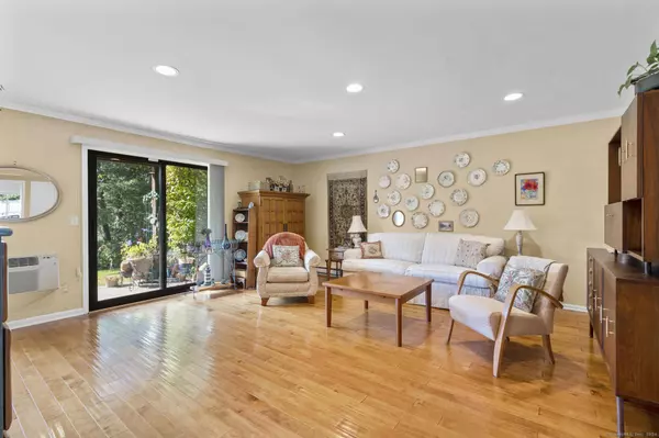 255 Strawberry Hill Avenue #F2, Stamford, CT 06902