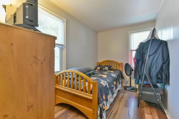 3648 S 47th St, Greenfield, WI 53220