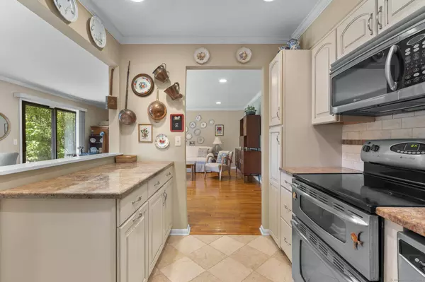 255 Strawberry Hill Avenue #F2, Stamford, CT 06902