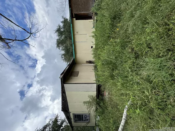 625 Dawnridge Dr, Poteet, TX 78065