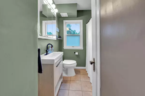 705 Cottage AVE E, Saint Paul, MN 55106