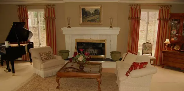 28 Riverview Ct, Secaucus Town, NJ 07094