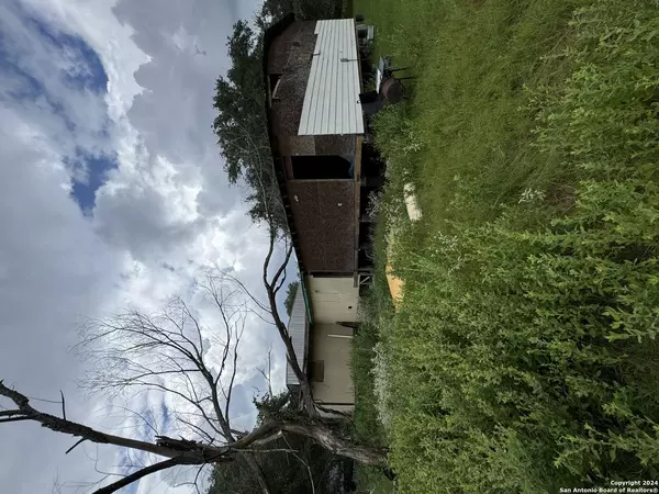 625 Dawnridge Dr, Poteet, TX 78065