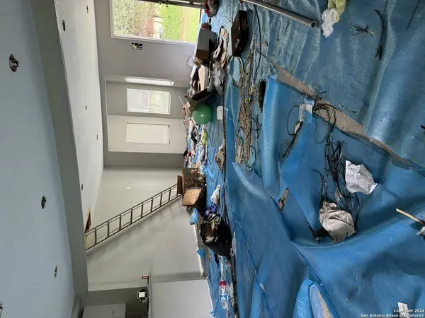 625 Dawnridge Dr, Poteet, TX 78065