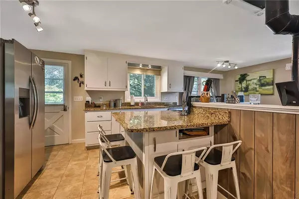 174 Stillwater RD, Smithfield, RI 02917