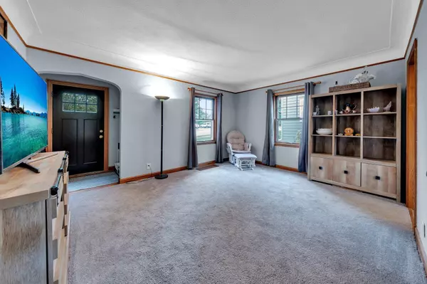 705 Cottage AVE E, Saint Paul, MN 55106