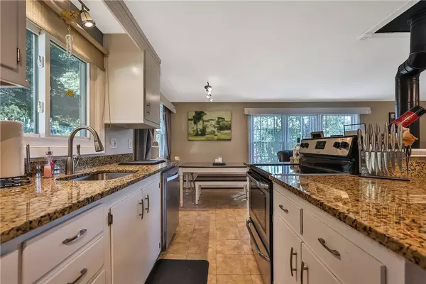 174 Stillwater RD, Smithfield, RI 02917