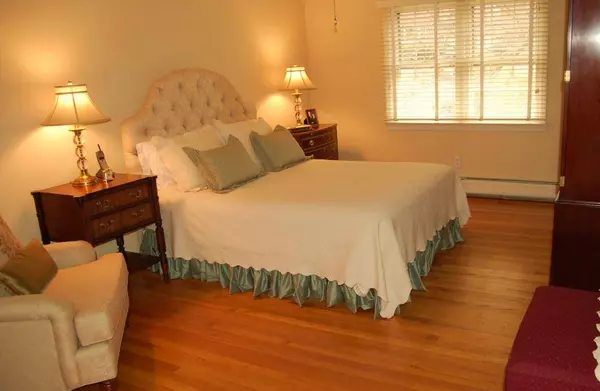 28 Riverview Ct, Secaucus Town, NJ 07094