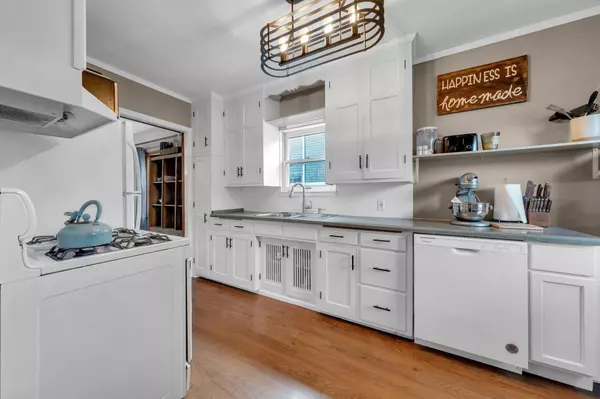 705 Cottage AVE E, Saint Paul, MN 55106