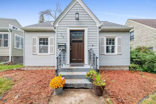 705 Cottage AVE E, Saint Paul, MN 55106