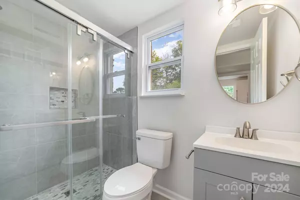 8901 Softwind DR, Charlotte, NC 28273