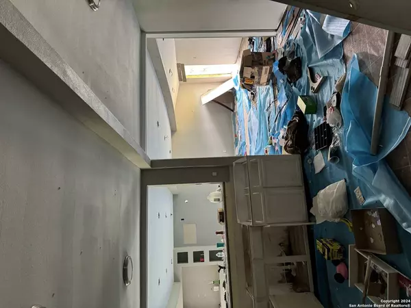 625 Dawnridge Dr, Poteet, TX 78065