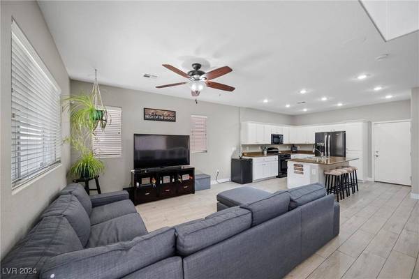 9389 Black Wolf Avenue, Las Vegas, NV 89178