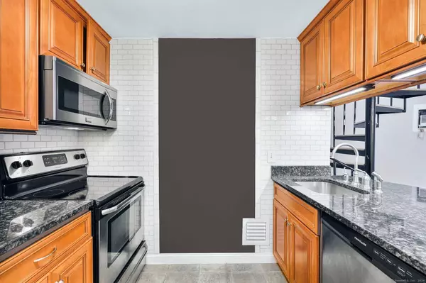 38 North Main Street #APT 30, West Hartford, CT 06107