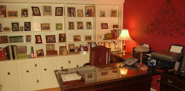 28 Riverview Ct, Secaucus Town, NJ 07094