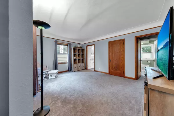 705 Cottage AVE E, Saint Paul, MN 55106