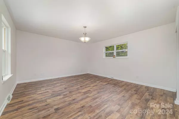 8901 Softwind DR, Charlotte, NC 28273