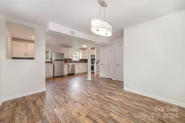 8901 Softwind DR, Charlotte, NC 28273