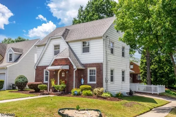 2 Glenwood St, Clifton City, NJ 07013