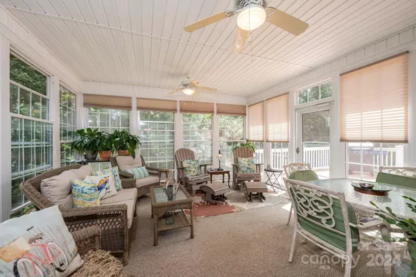 6160 Hayden DR NE, Hickory, NC 28601