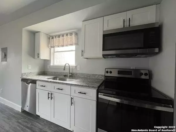 7567 WINDSOR OAKS, San Antonio, TX 78239-3566