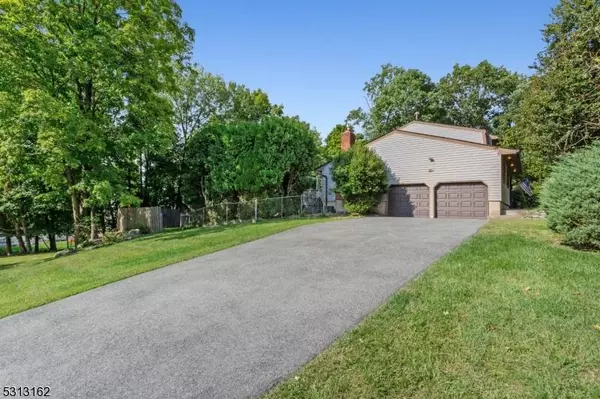 5 Blackfoot Trl, Oakland Boro, NJ 07436