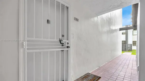 440 W Park Dr #102-8, Miami, FL 33172