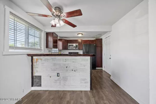 1304 Heffron St, Sunnyside, WA 98944