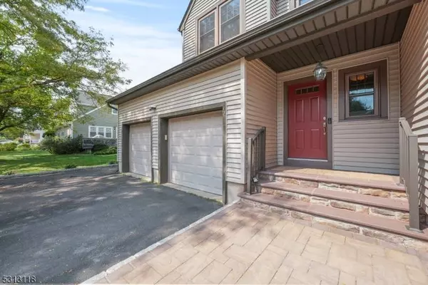 4 Woodville Ter, Hillsborough Twp., NJ 08844